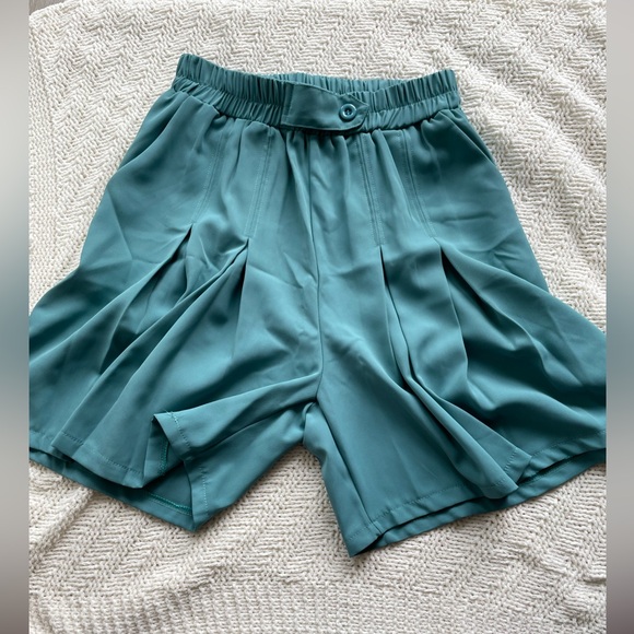 Women skort - Picture 2 of 4